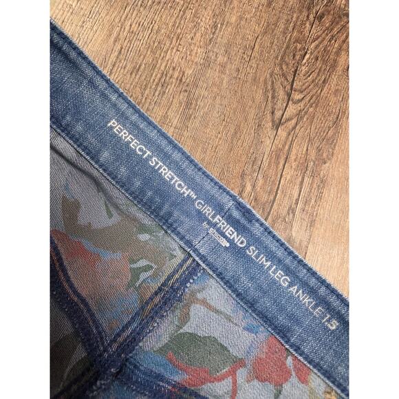 Chico's Perfect Stretch Girlfriend Floral Print Cuffed Slim Leg Jeans 1.5 - 10 - Picture 4 of 6